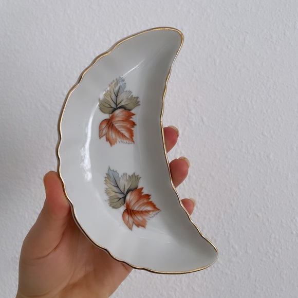 Vintage Crescent Moon Dish, Trinket Plate, jewelry dish - Picture 3 of 3